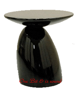 テーブルレンタル・ブラック／デザインテーブルレンタル！光沢ある綺麗な黒色テーブルです！他にもソファーレンタルなど多彩な家具レンタル！【小道具レンタルならＳＧレンタル！】