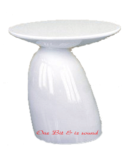 テーブルレンタル・ホワイト／デザインテーブルレンタル！光沢ある綺麗な白色テーブルです！他にもソファーレンタルなど多彩な家具レンタル！【小道具レンタルならＳＧレンタル！】