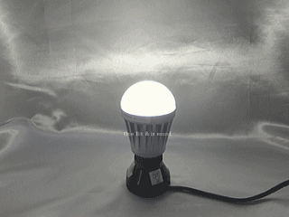 ＬＥＤ電球・電球交換ＬＥＤ電球８Ｗ・昼白色・写真１【ＬＥＤ電球・電球型ＬＥＤ電球】