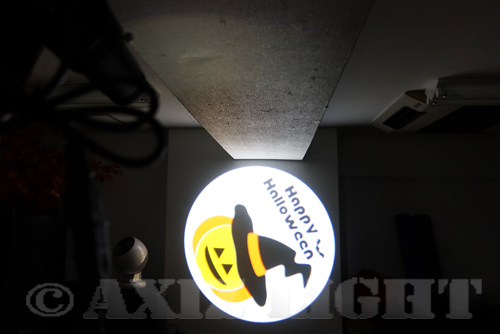 ＬＥＤロゴライトのロコ照射のご参考写真です（８）／国内唯一ハイクオリティグラス仕様のロゴライトならAXIZLIght［アクシーズライト］【東京新宿至近のロゴライト・OneBit&izsound】